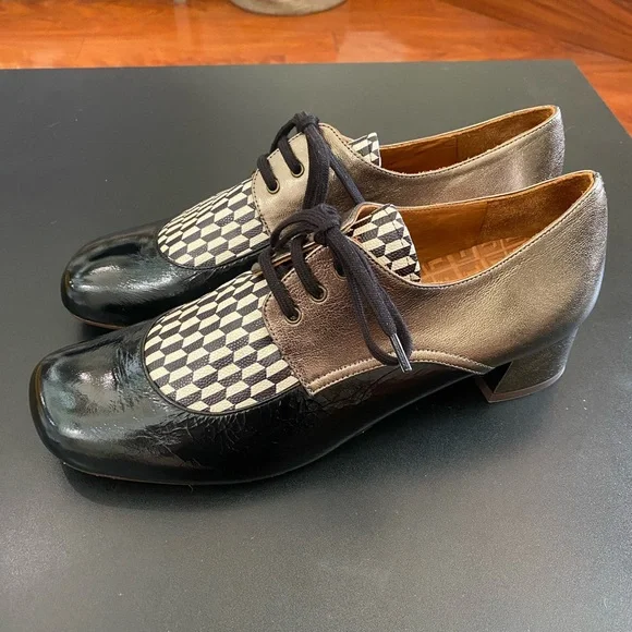 New Chie Mihara Pump in Black / Platinum in Size EU 39.5 / US 9 - Picture 3 of 10